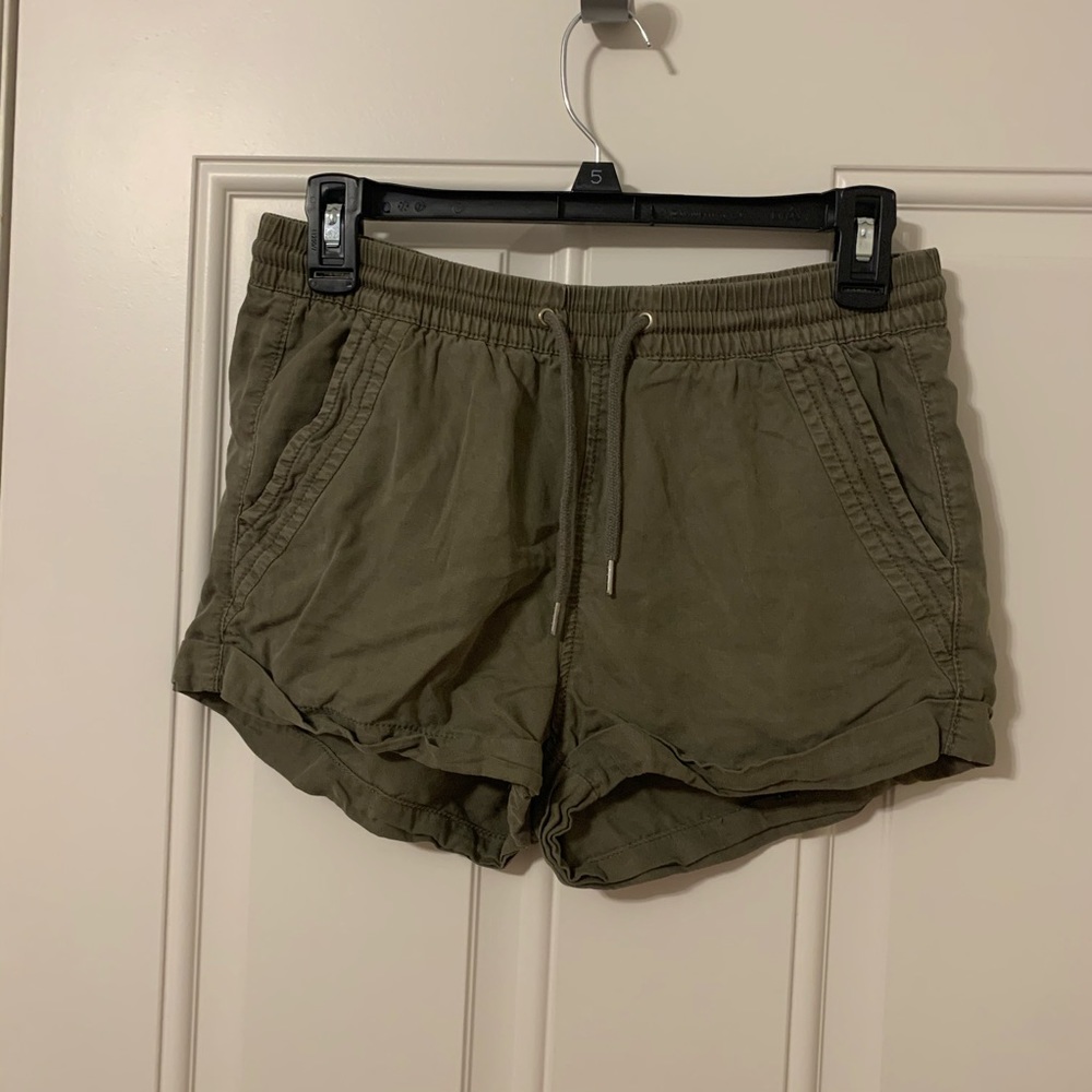 ‼️SOLD - H&M olive green shorts